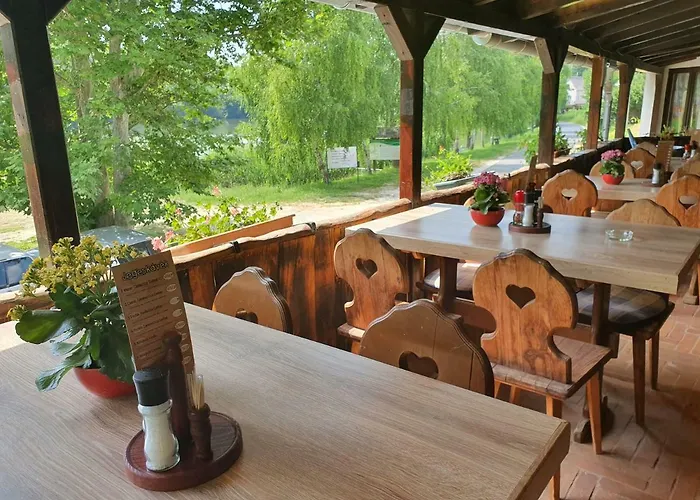 Halaszcsarda Etterem Es Panzio 住宿加早餐酒店